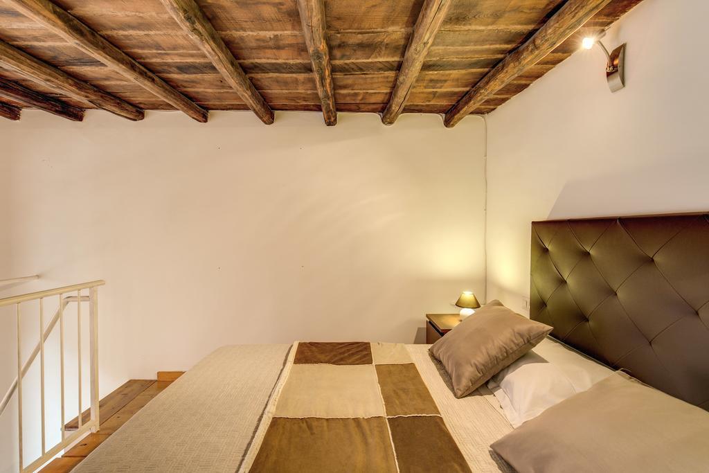 Domus Pantheon Apartment *